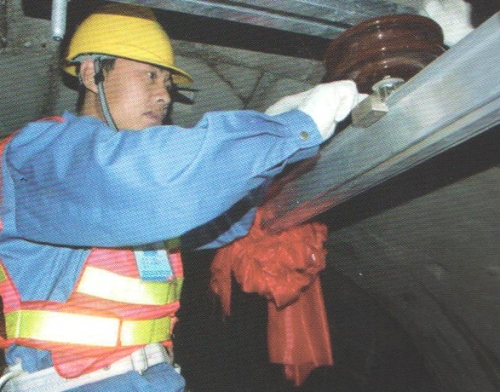 Suspension insulator installation case